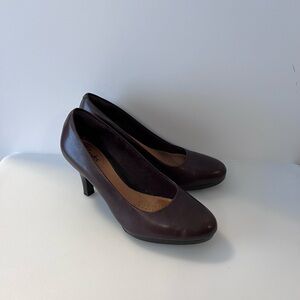 Clark’s Artisan brown pumps